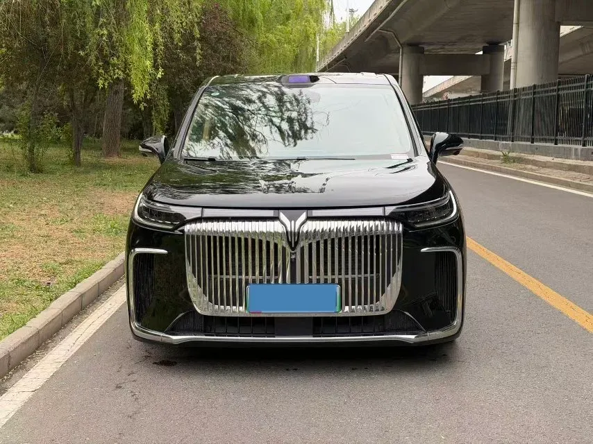 2025 Voyah Dream 1.5T 150HP L4 PHEV 41.7KWH,autocango,china used car exporter,china ev exporter,chinese used car exporter,chinese used ev exporter