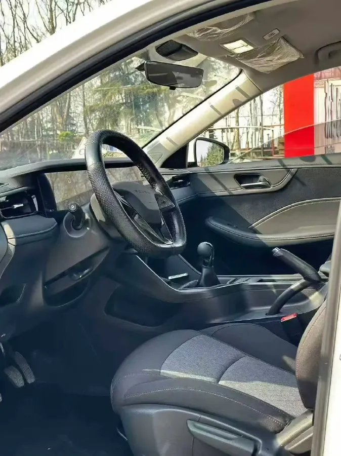 2023 Roewe i5 1.5L 129HP L4 5MT,autocango,china used car exporter,china ev exporter,chinese used car exporter,chinese used ev exporter