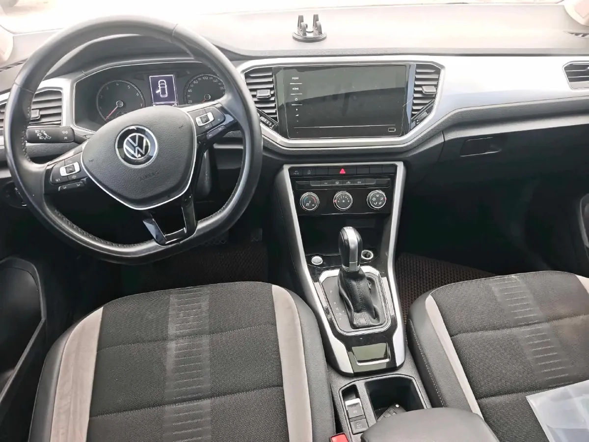 2022 Volkswagen T-Roc 1.4T 150HP L4 7DCT,autocango,china used car exporter,china ev exporter,chinese used car exporter,chinese used ev exporter