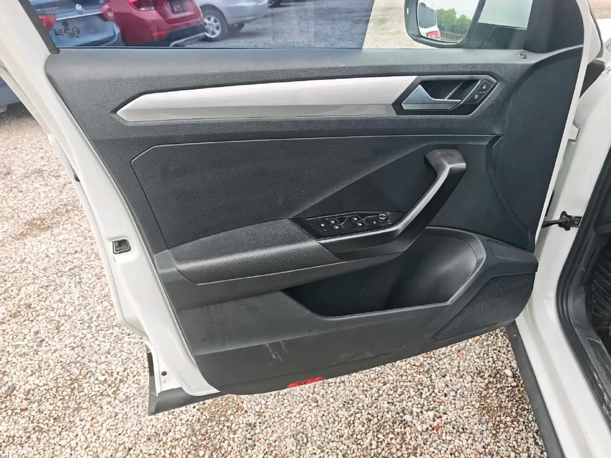 2022 Volkswagen T-Roc 1.4T 150HP L4 7DCT,autocango,china used car exporter,china ev exporter,chinese used car exporter,chinese used ev exporter