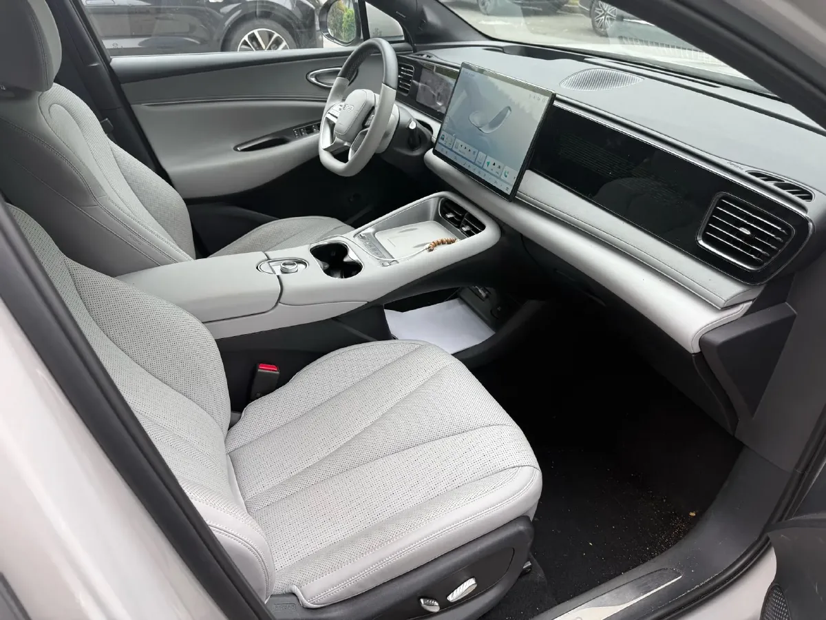 2025 LanDian E5 PLUS 1.5L 95HP L4 E-CVT PHEV,autocango,china used car exporter,china ev exporter,chinese used car exporter,chinese used ev exporter