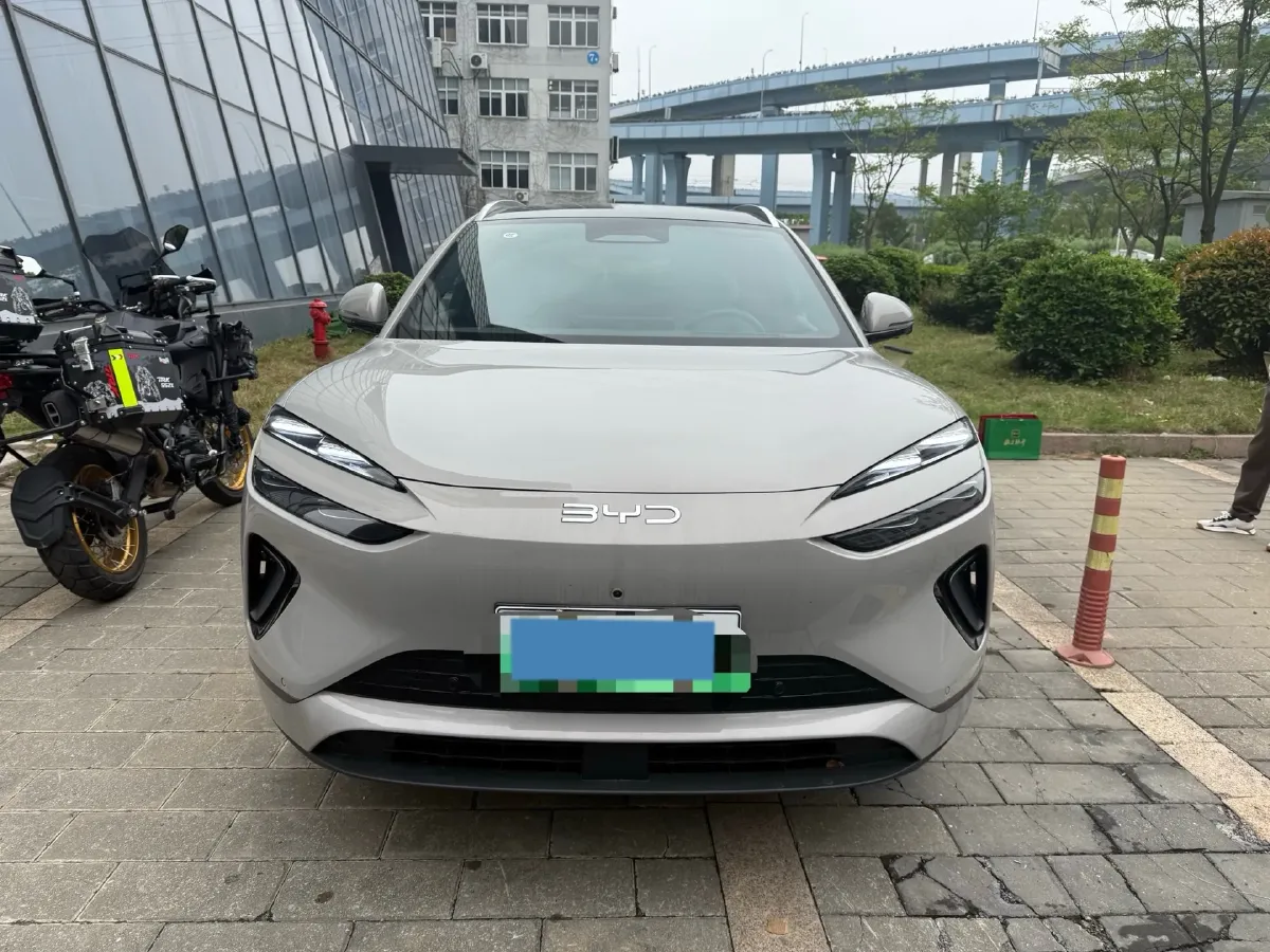 2025 LanDian E5 PLUS 1.5L 95HP L4 E-CVT PHEV,autocango,china used car exporter,china ev exporter,chinese used car exporter,chinese used ev exporter