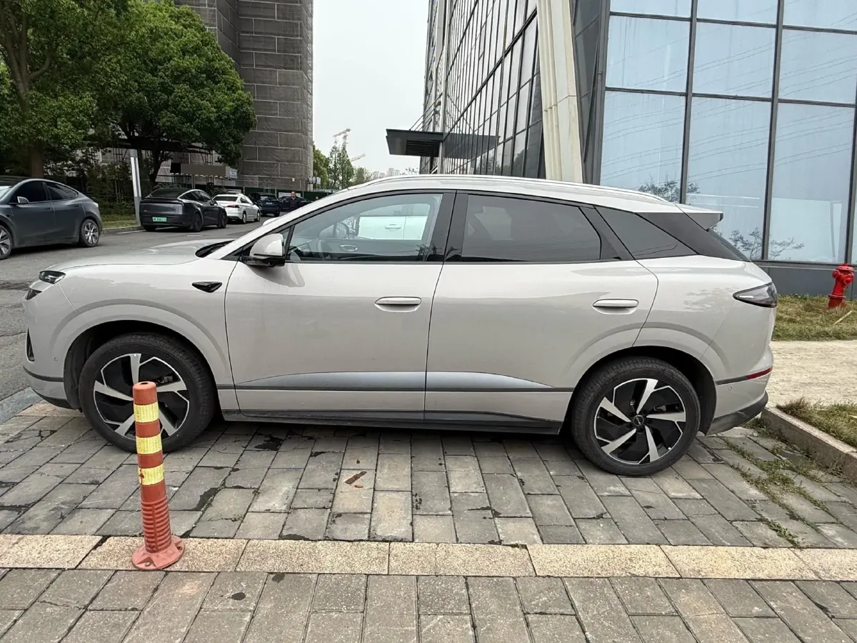 2025 LanDian E5 PLUS 1.5L 95HP L4 E-CVT PHEV,autocango,china used car exporter,china ev exporter,chinese used car exporter,chinese used ev exporter