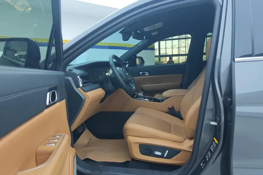 2020 Li ONE Range Extended 131HP REEV 40.5KWH,autocango,china used car exporter,china ev exporter,chinese used car exporter,chinese used ev exporter