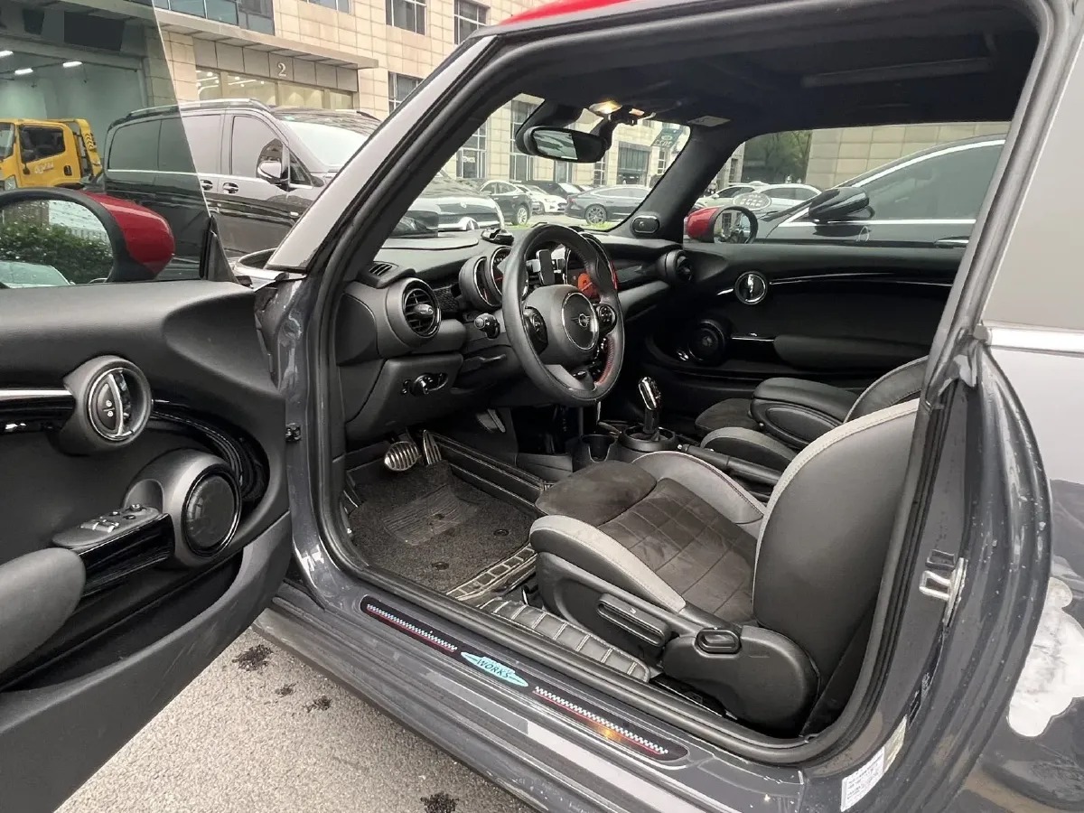 2020 MINI JCW 2.0T 231HP L4 8AT,autocango,china used car exporter,china ev exporter,chinese used car exporter,chinese used ev exporter