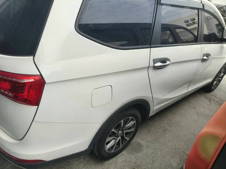 2017 BaoJun 730 1.5T 150HP L4 6MT,autocango,china used car exporter,china ev exporter,chinese used car exporter,chinese used ev exporter