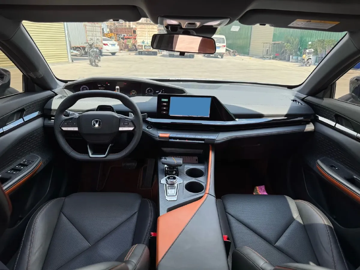 2022 ChangAn UNI-V 1.5T 188HP L4 7DCT,autocango,china used car exporter,china ev exporter,chinese used car exporter,chinese used ev exporter