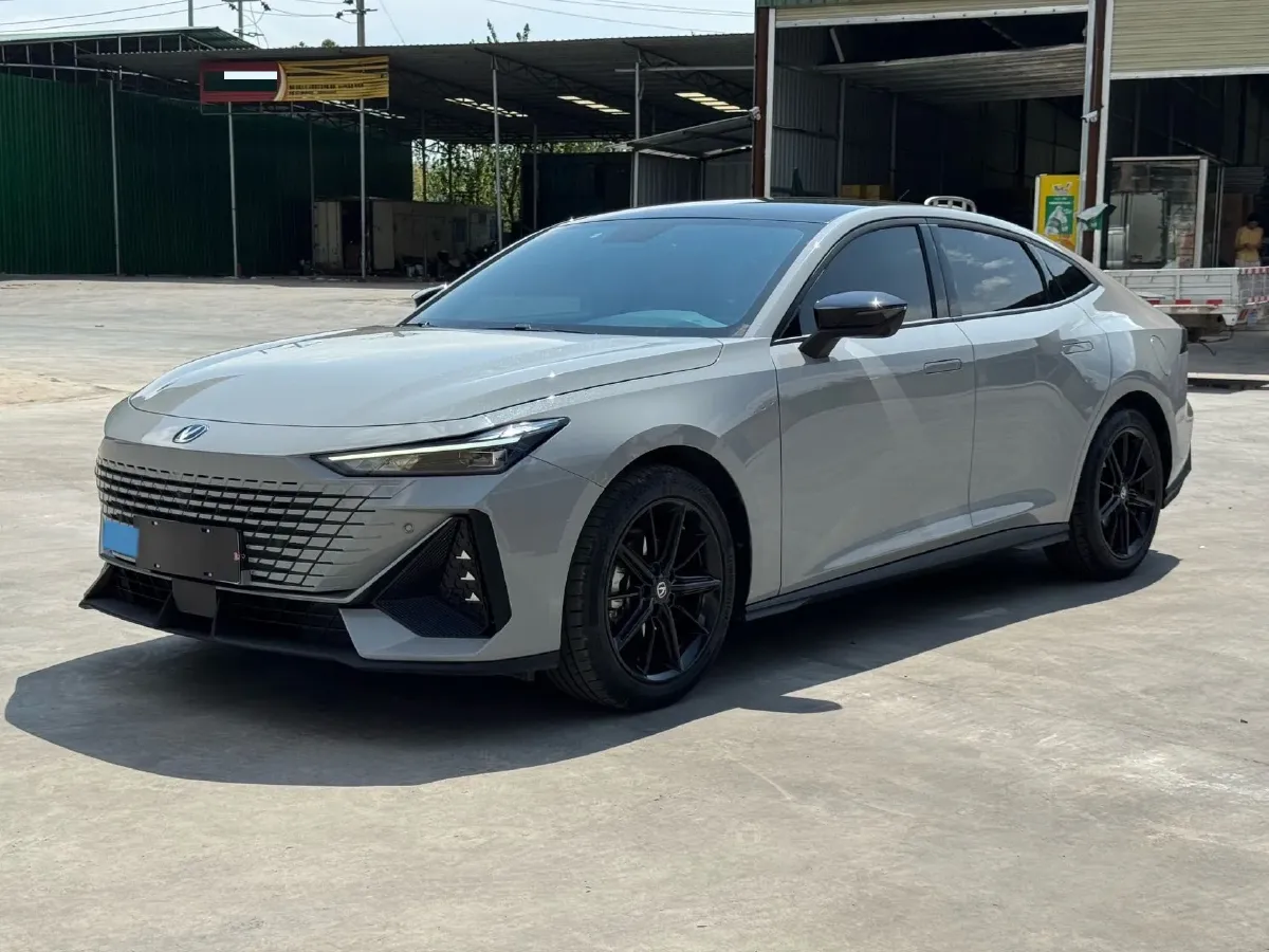 2022 ChangAn UNI-V 1.5T 188HP L4 7DCT,autocango,china used car exporter,china ev exporter,chinese used car exporter,chinese used ev exporter