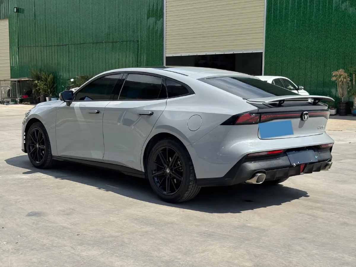 2022 ChangAn UNI-V 1.5T 188HP L4 7DCT,autocango,china used car exporter,china ev exporter,chinese used car exporter,chinese used ev exporter