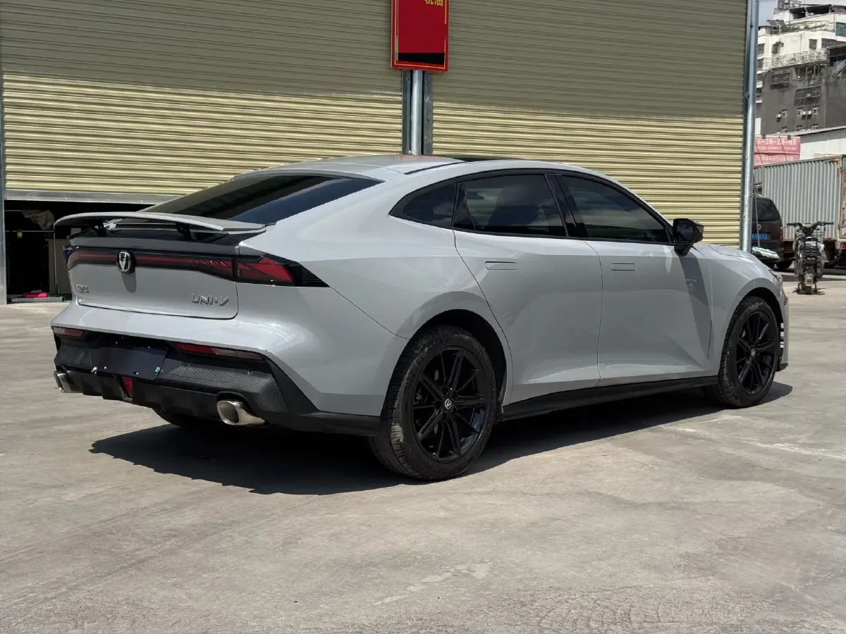 2022 ChangAn UNI-V 1.5T 188HP L4 7DCT,autocango,china used car exporter,china ev exporter,chinese used car exporter,chinese used ev exporter