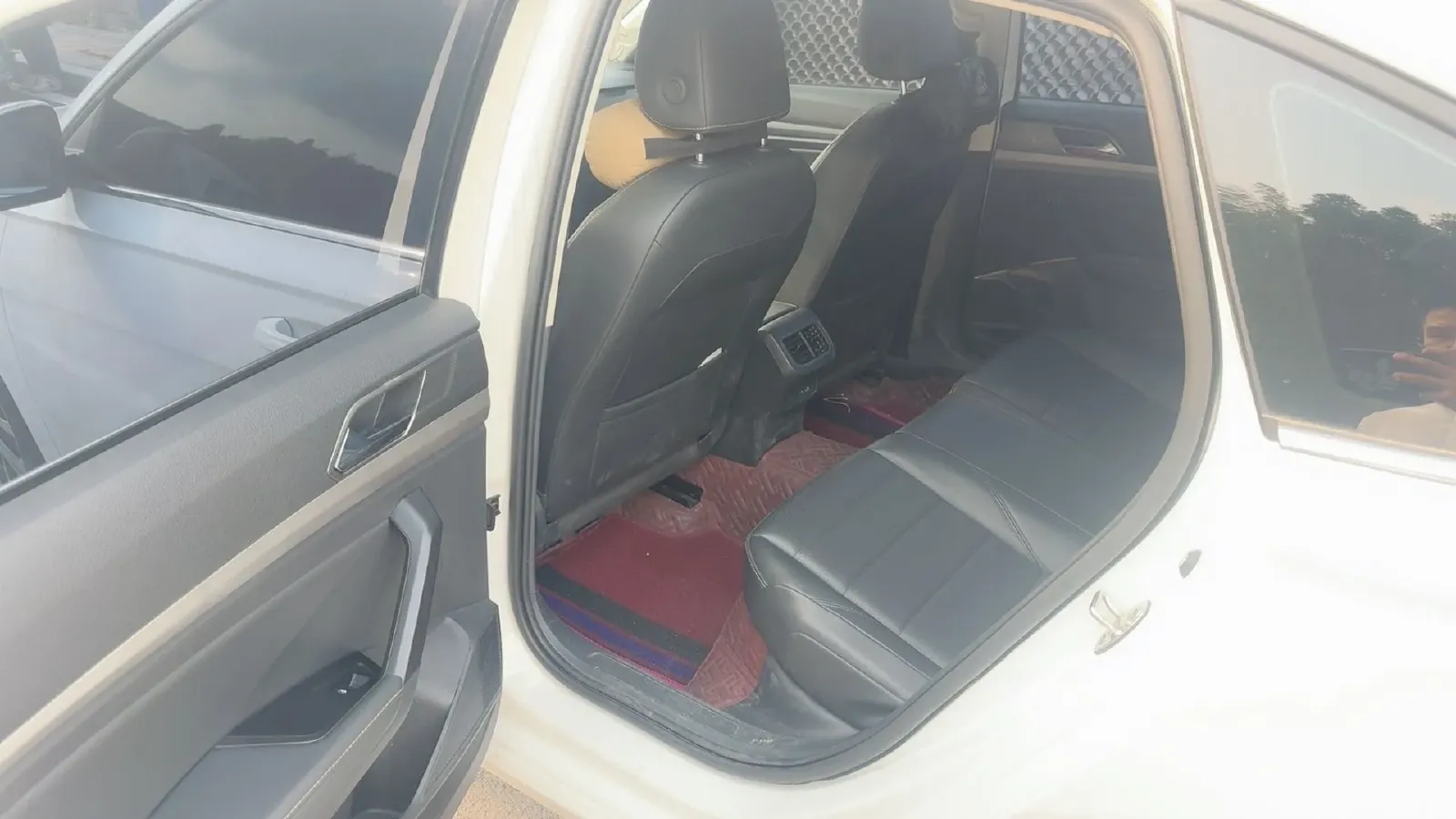 2022 Bestune B70 2.0T 224HP L4 6AT,autocango,china used car exporter,china ev exporter,chinese used car exporter,chinese used ev exporter