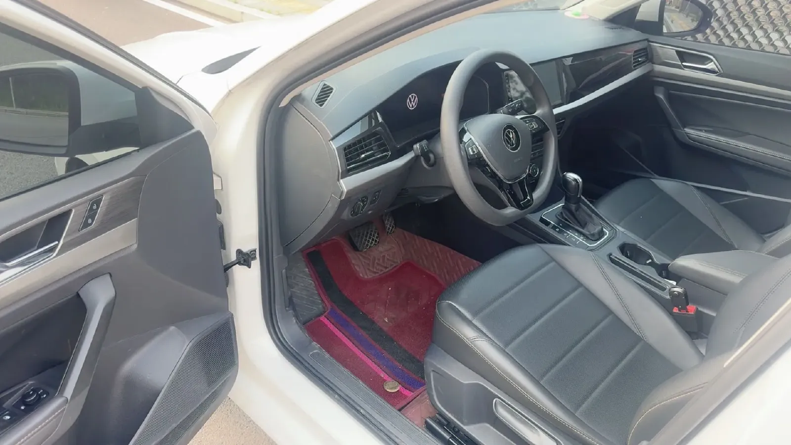 2022 Bestune B70 2.0T 224HP L4 6AT,autocango,china used car exporter,china ev exporter,chinese used car exporter,chinese used ev exporter