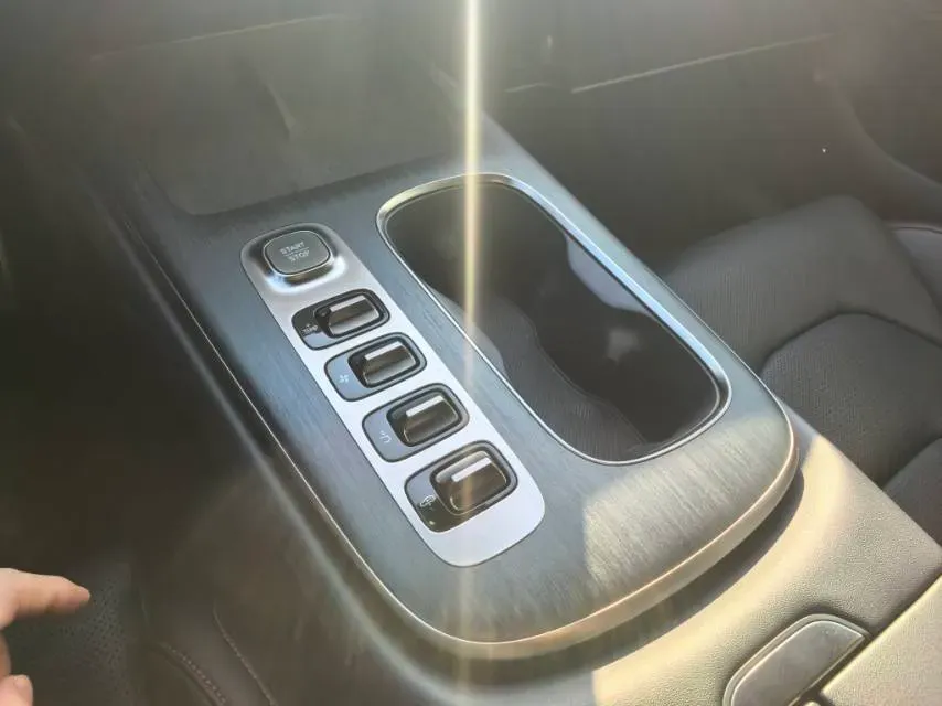 2024 MI SU7 BEV 101KWH,autocango,china used car exporter,china ev exporter,chinese used car exporter,chinese used ev exporter