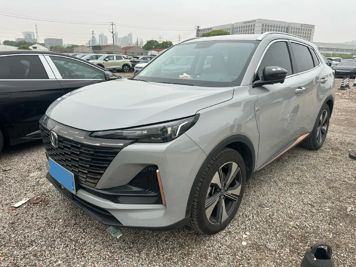 2022 ChangAn UNI-V 1.5T 188HP L4 7DCT,autocango,china used car exporter,china ev exporter,chinese used car exporter,chinese used ev exporter