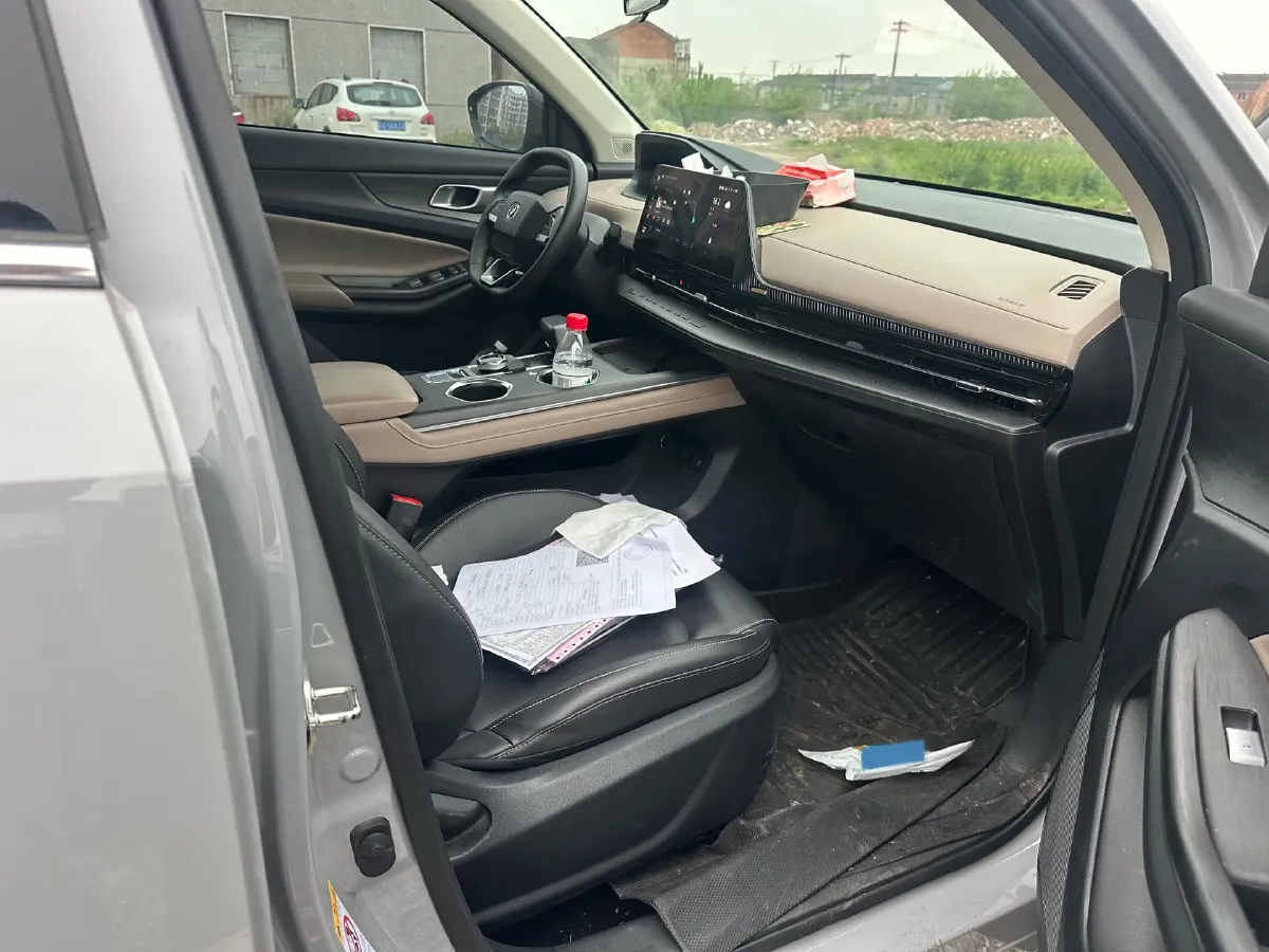 2022 ChangAn UNI-V 1.5T 188HP L4 7DCT,autocango,china used car exporter,china ev exporter,chinese used car exporter,chinese used ev exporter