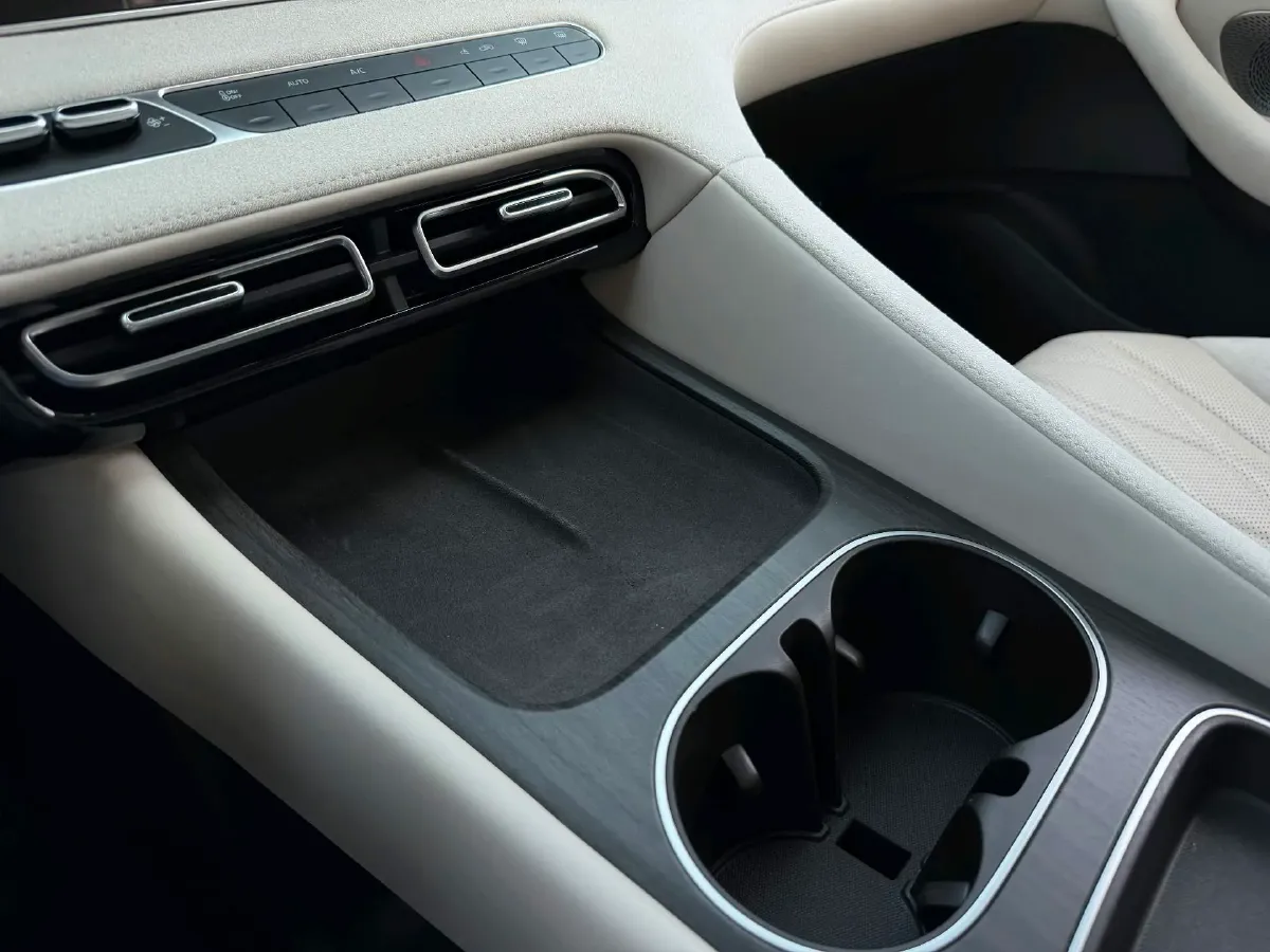 2023 Roewe D7 1.5L 112HP L4 1DHT PHEV 21.4KWH,autocango,china used car exporter,china ev exporter,chinese used car exporter,chinese used ev exporter