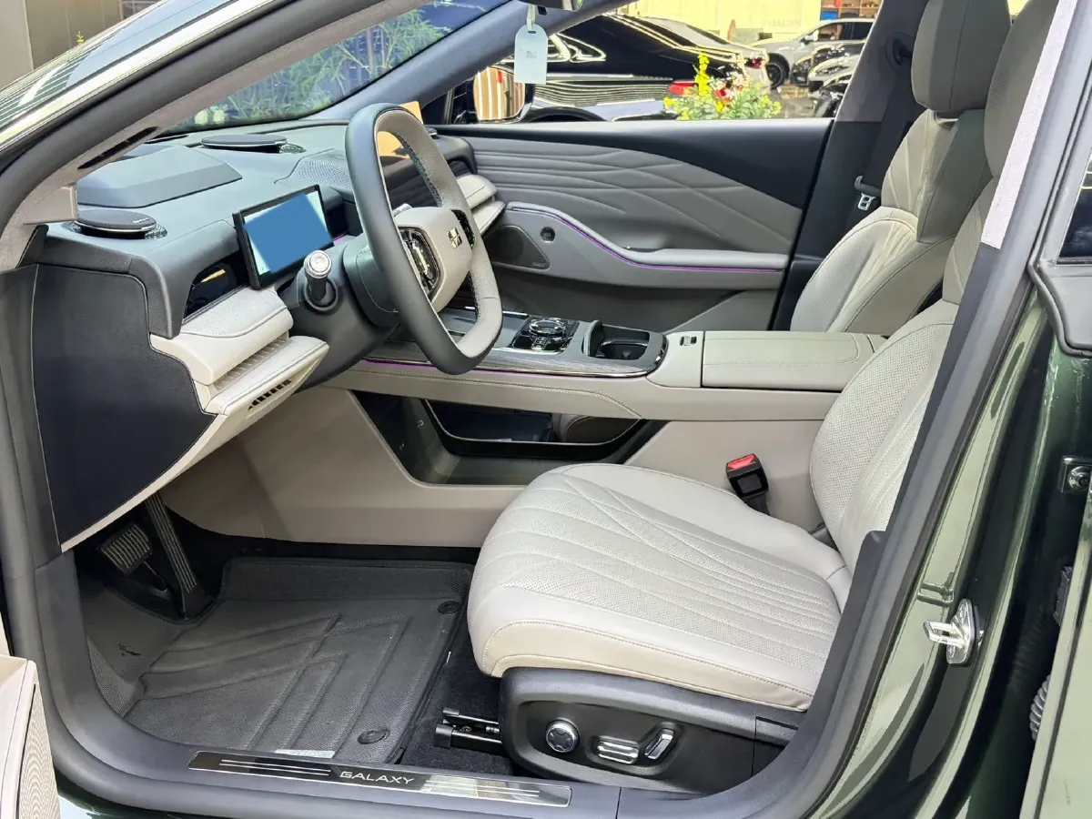 2025 Geely Galaxy Starshine 8 1.5T 163HP L4 3DHT PHEV 27.69KWH,autocango,china used car exporter,china ev exporter,chinese used car exporter,chinese used ev exporter