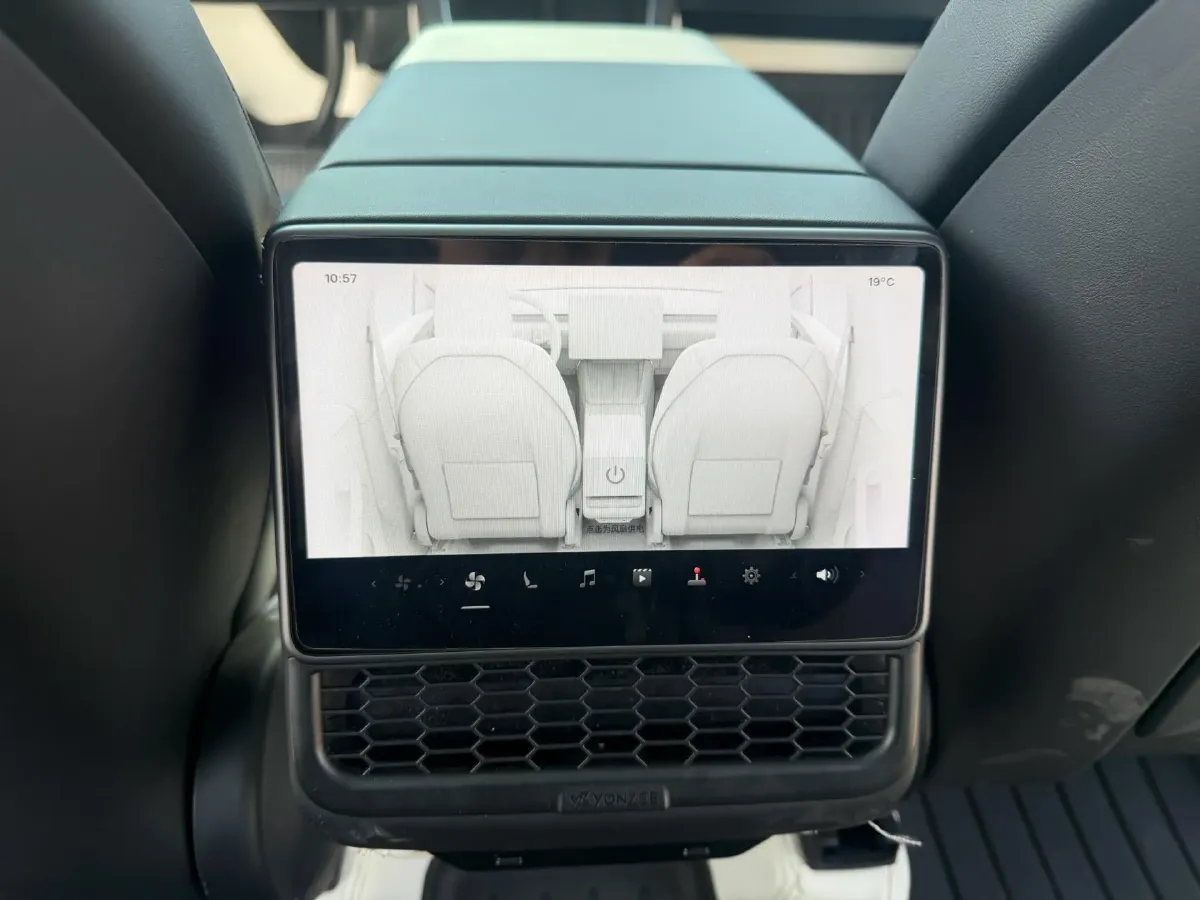 2025 Tesla Model Y BEV 62.5KWH,autocango,china used car exporter,china ev exporter,chinese used car exporter,chinese used ev exporter