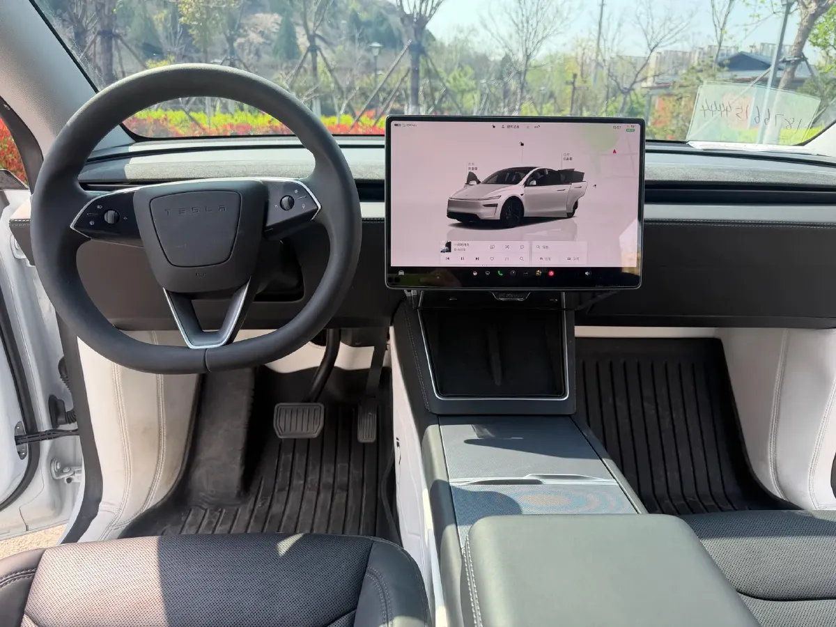 2025 Tesla Model Y BEV 62.5KWH,autocango,china used car exporter,china ev exporter,chinese used car exporter,chinese used ev exporter