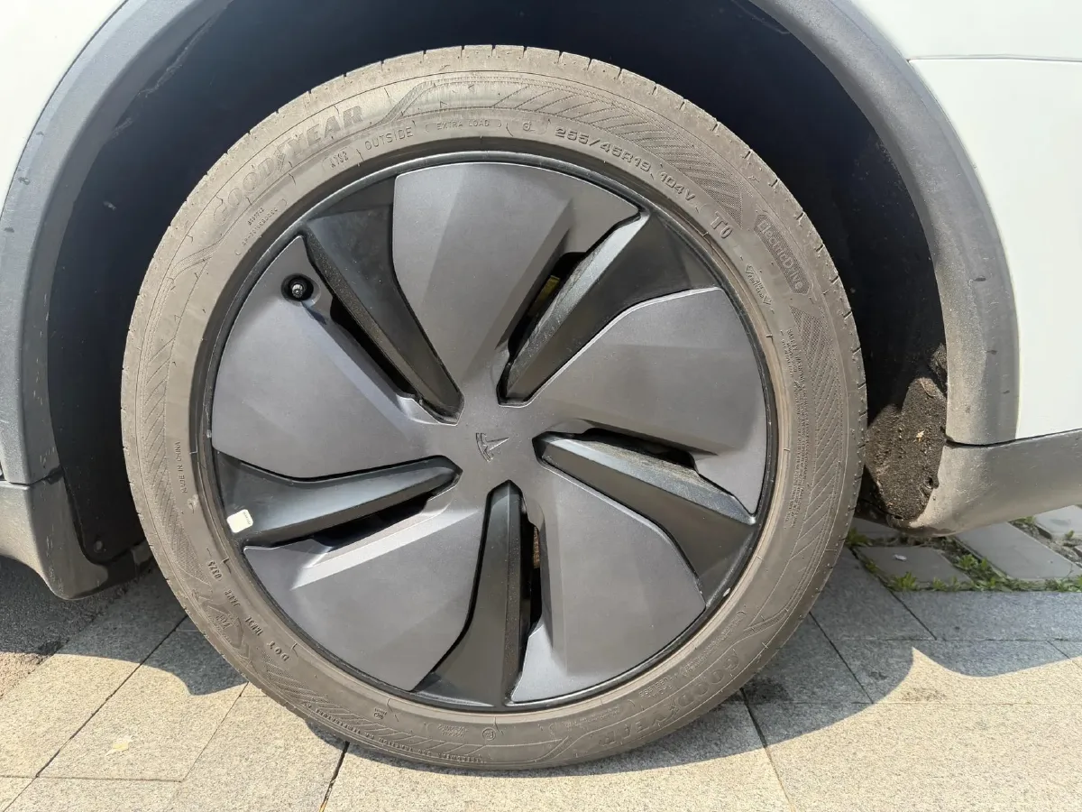 2025 Tesla Model Y BEV 62.5KWH,autocango,china used car exporter,china ev exporter,chinese used car exporter,chinese used ev exporter