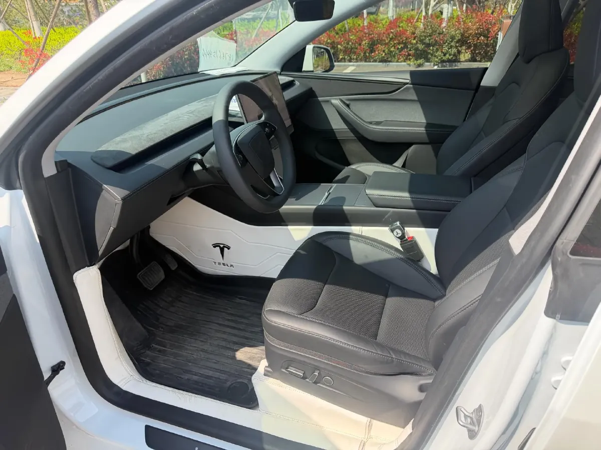 2025 Tesla Model Y BEV 62.5KWH,autocango,china used car exporter,china ev exporter,chinese used car exporter,chinese used ev exporter