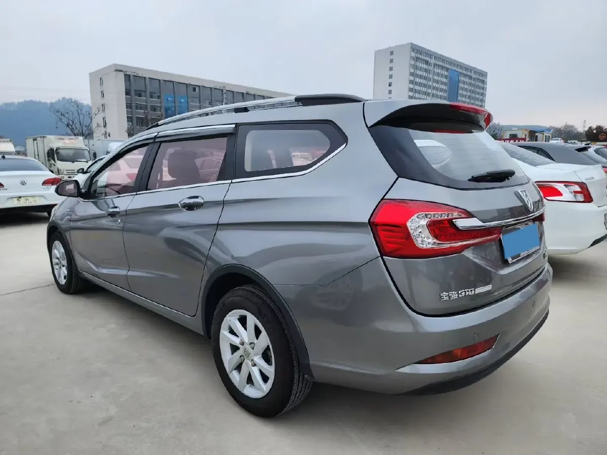 2017 BaoJun 560 1.5T 150HP L4 6MT,autocango,china used car exporter,china ev exporter,chinese used car exporter,chinese used ev exporter