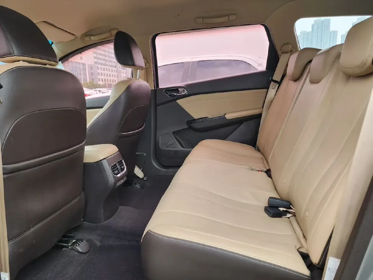 2017 BaoJun 560 1.5T 150HP L4 6MT,autocango,china used car exporter,china ev exporter,chinese used car exporter,chinese used ev exporter