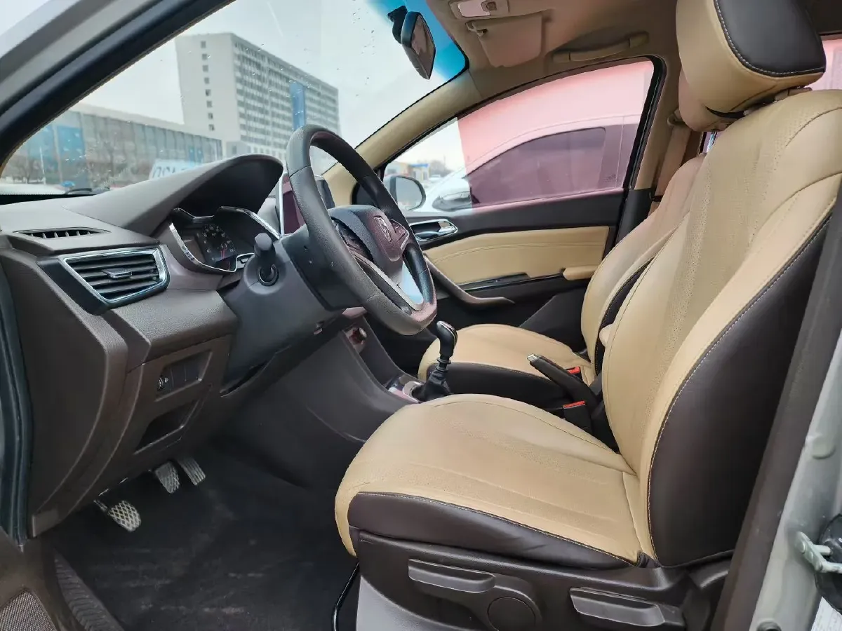 2017 BaoJun 560 1.5T 150HP L4 6MT,autocango,china used car exporter,china ev exporter,chinese used car exporter,chinese used ev exporter