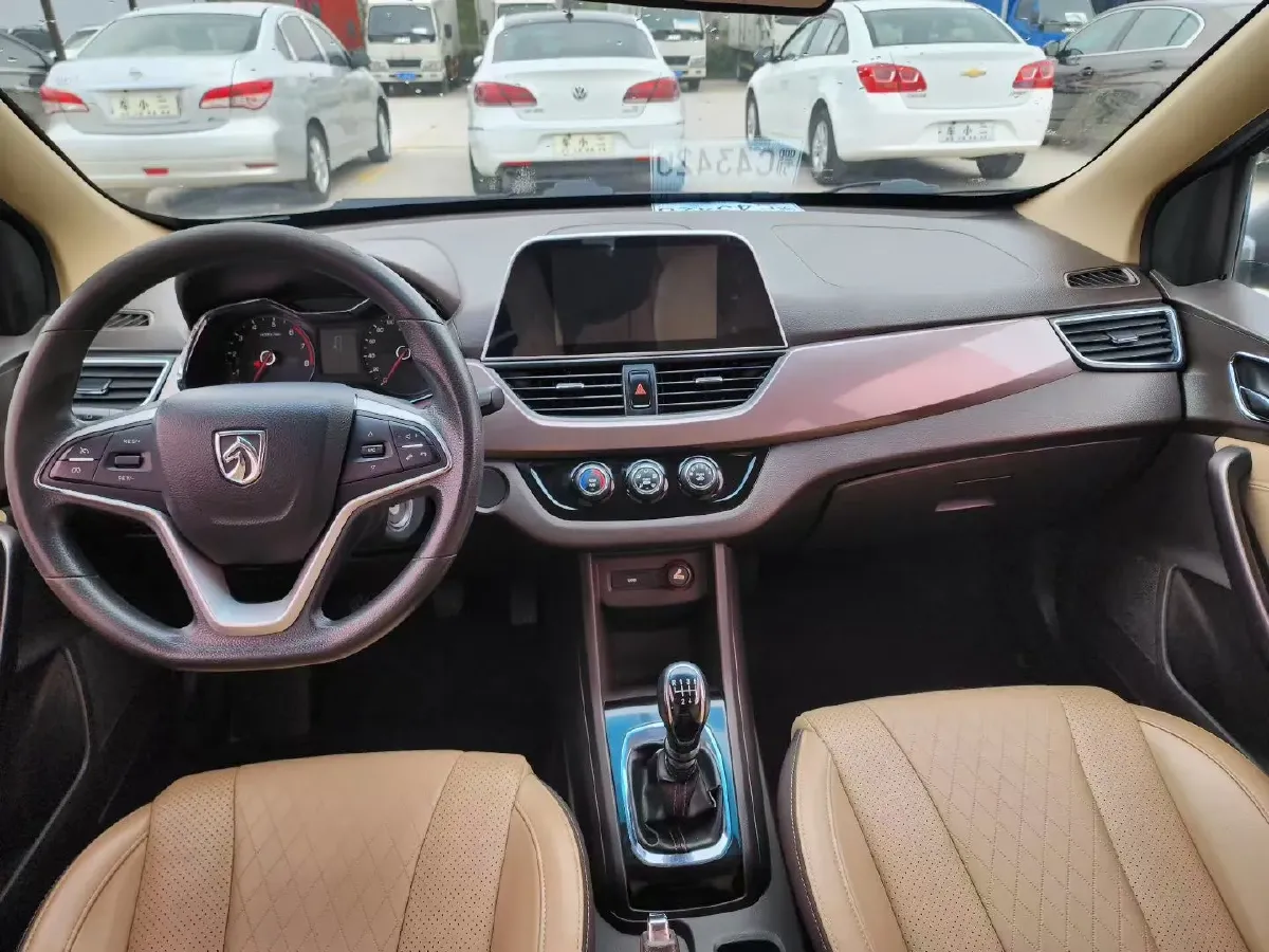 2017 BaoJun 560 1.5T 150HP L4 6MT,autocango,china used car exporter,china ev exporter,chinese used car exporter,chinese used ev exporter
