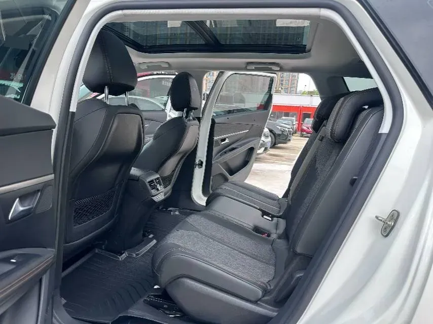 2017 Peugeot 5008 1.8T 204HP L4 6AT,autocango,china used car exporter,china ev exporter,chinese used car exporter,chinese used ev exporter