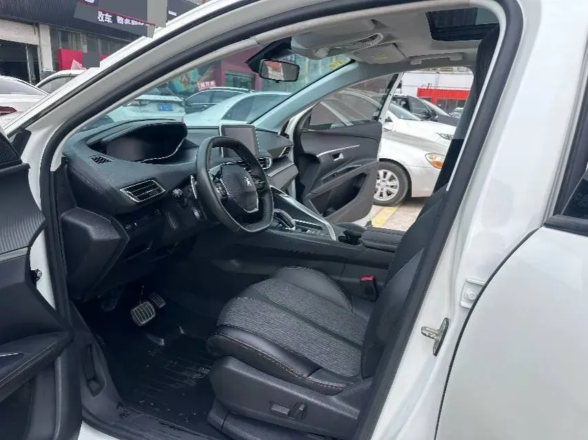 2017 Peugeot 5008 1.8T 204HP L4 6AT,autocango,china used car exporter,china ev exporter,chinese used car exporter,chinese used ev exporter