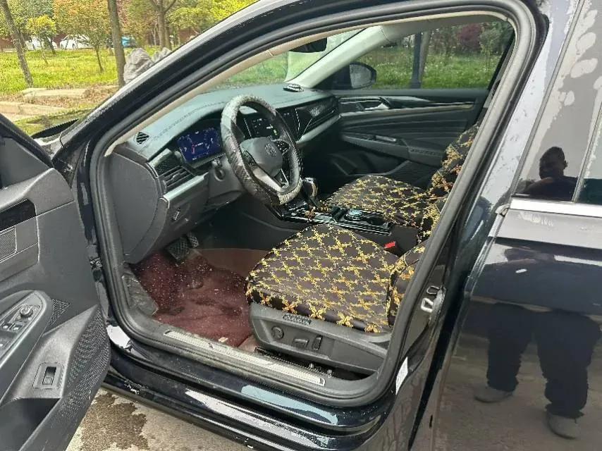 2023 Volkswagen Passat 2.0T 220HP L4 7DCT,autocango,china used car exporter,china ev exporter,chinese used car exporter,chinese used ev exporter