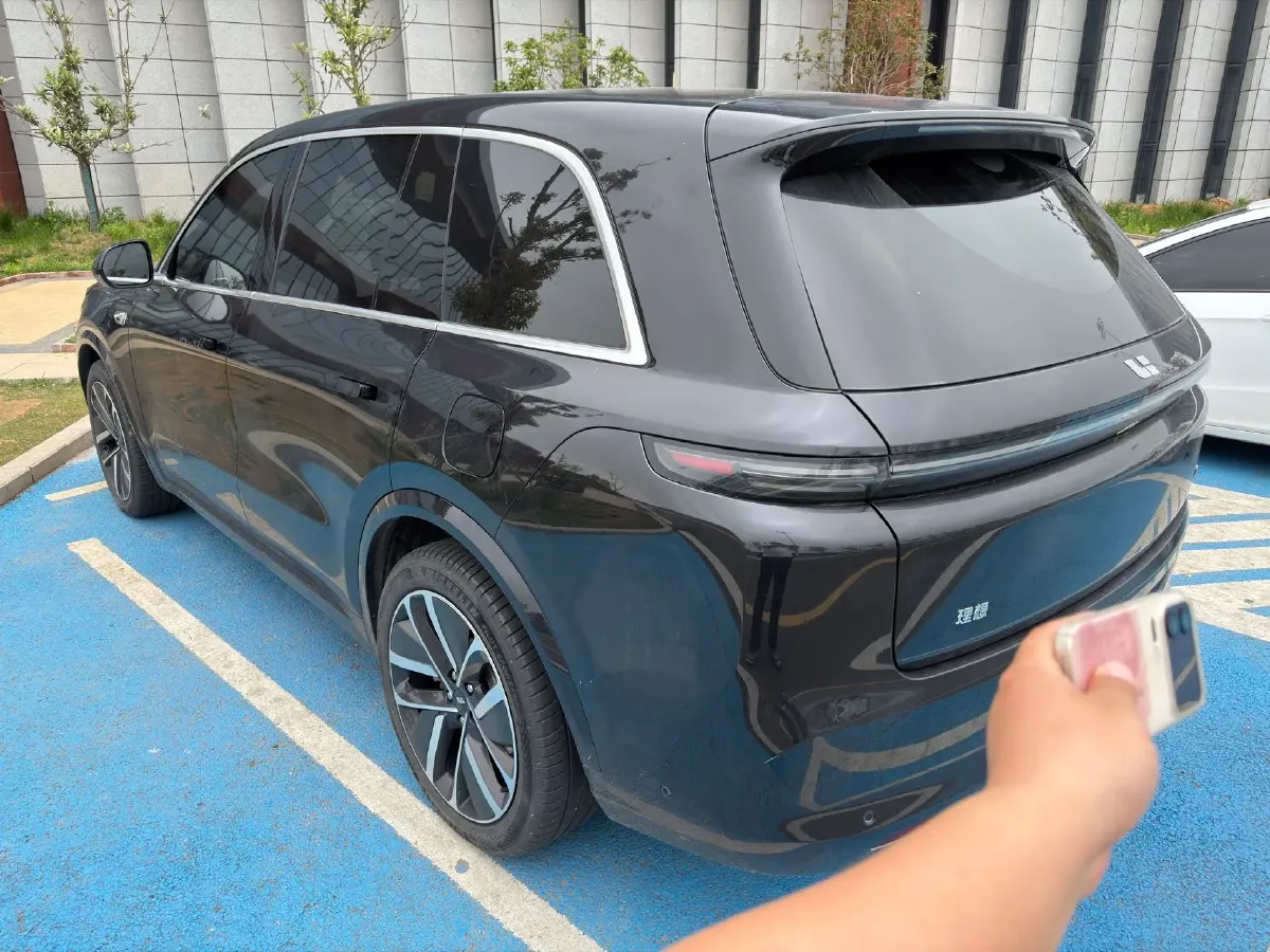 2023 Li L8 Range Extended 154HP REEV 40.9KWH,autocango,china used car exporter,china ev exporter,chinese used car exporter,chinese used ev exporter