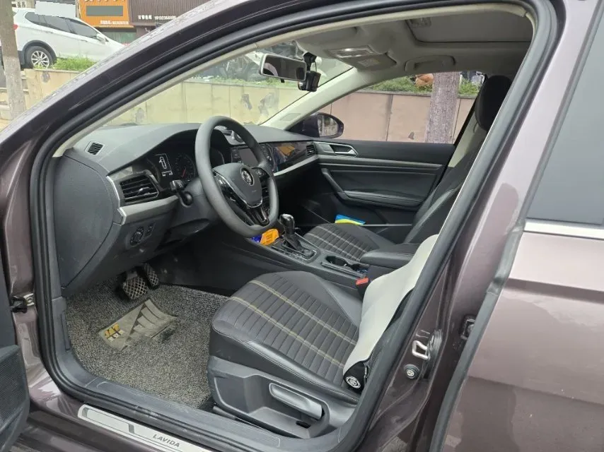 2018 Skoda Karoq 1.4T 150HP L4 7DCT,autocango,china used car exporter,china ev exporter,chinese used car exporter,chinese used ev exporter