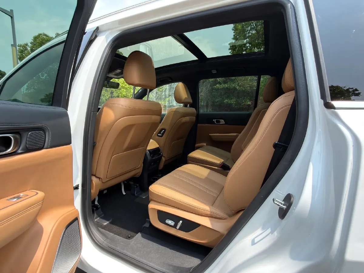 2020 Li ONE Range Extended 131HP REEV 40.5KWH,autocango,china used car exporter,china ev exporter,chinese used car exporter,chinese used ev exporter