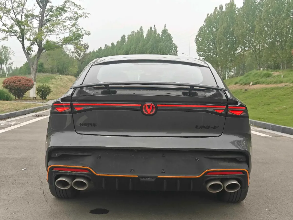 2025 ChangAn UNI-V 2.0T 245HP L4 8AT,autocango,china used car exporter,china ev exporter,chinese used car exporter,chinese used ev exporter