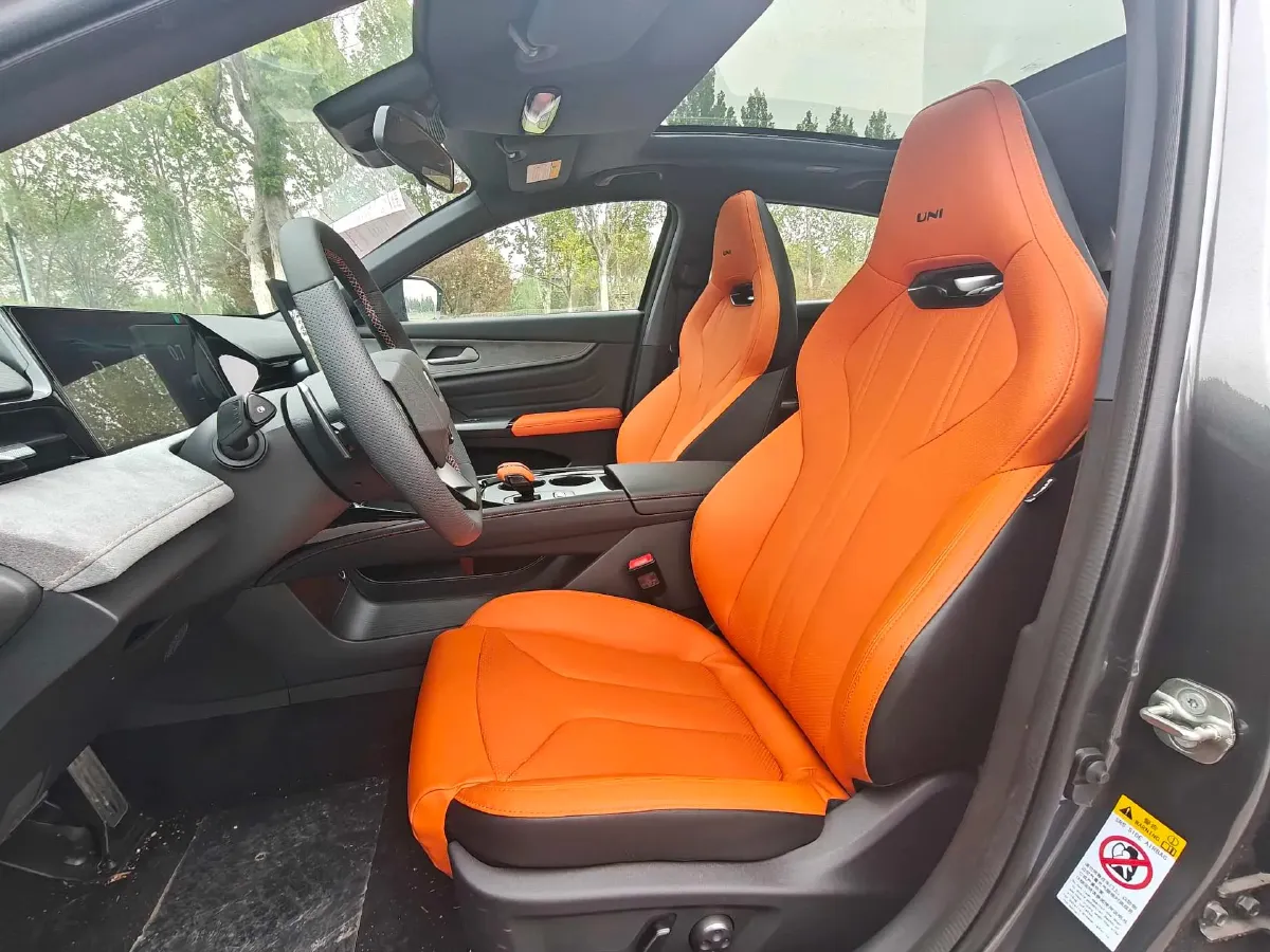 2025 ChangAn UNI-V 2.0T 245HP L4 8AT,autocango,china used car exporter,china ev exporter,chinese used car exporter,chinese used ev exporter