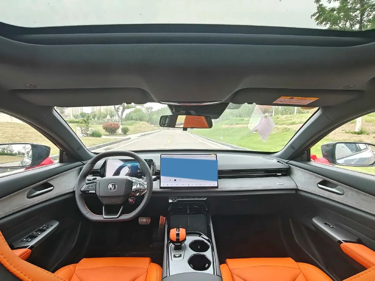 2025 ChangAn UNI-V 2.0T 245HP L4 8AT,autocango,china used car exporter,china ev exporter,chinese used car exporter,chinese used ev exporter