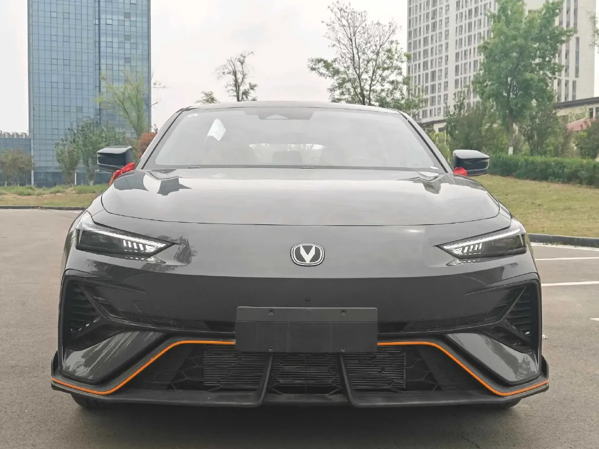 2025 ChangAn UNI-V 2.0T 245HP L4 8AT,autocango,china used car exporter,china ev exporter,chinese used car exporter,chinese used ev exporter