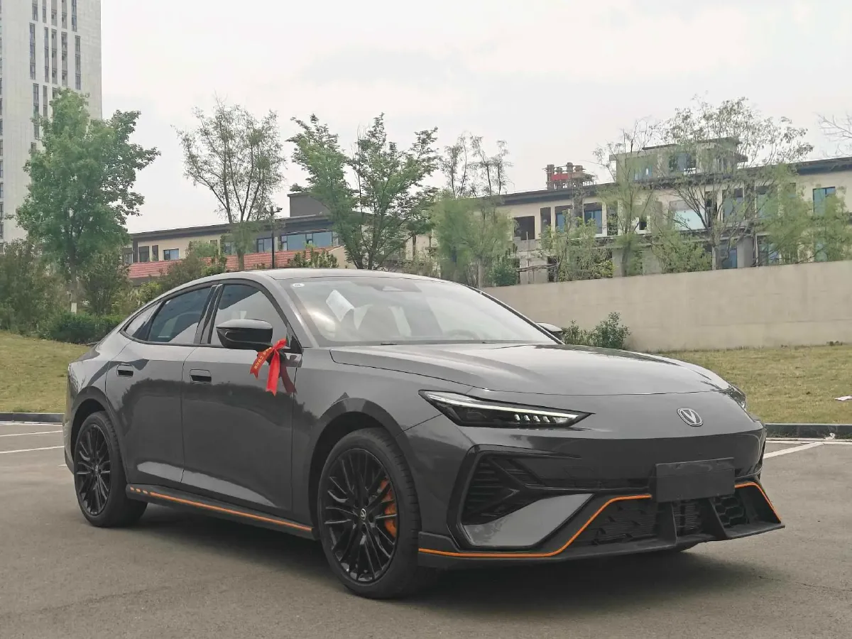 2025 ChangAn UNI-V 2.0T 245HP L4 8AT,autocango,china used car exporter,china ev exporter,chinese used car exporter,chinese used ev exporter