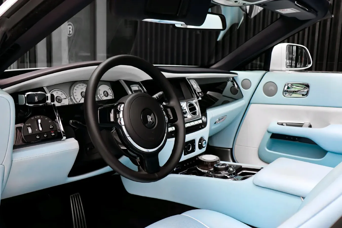 2018 Rolls-Royce Dawn 6.6T 571HP V12 8AT,autocango,china used car exporter,china ev exporter,chinese used car exporter,chinese used ev exporter