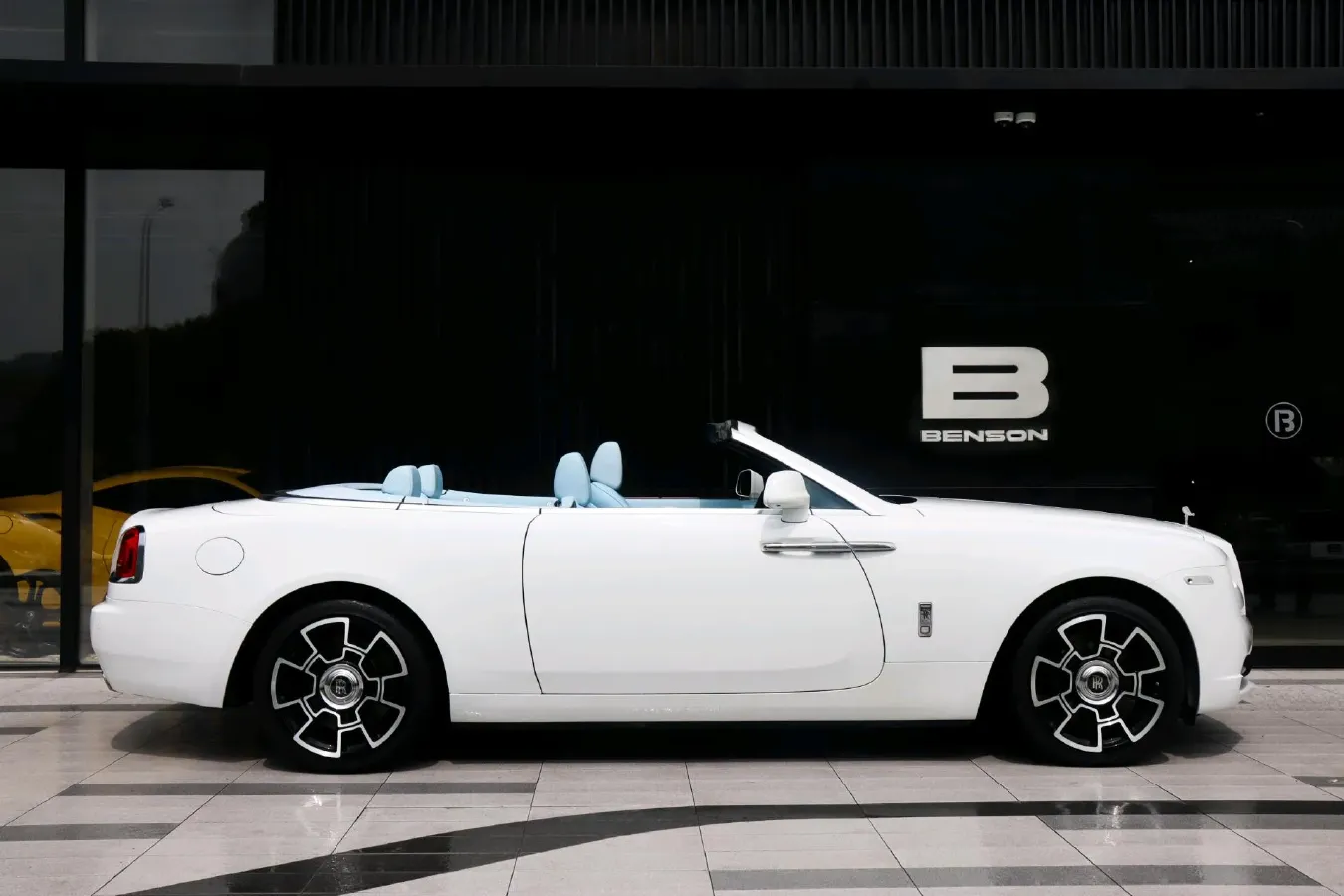 2018 Rolls-Royce Dawn 6.6T 571HP V12 8AT,autocango,china used car exporter,china ev exporter,chinese used car exporter,chinese used ev exporter