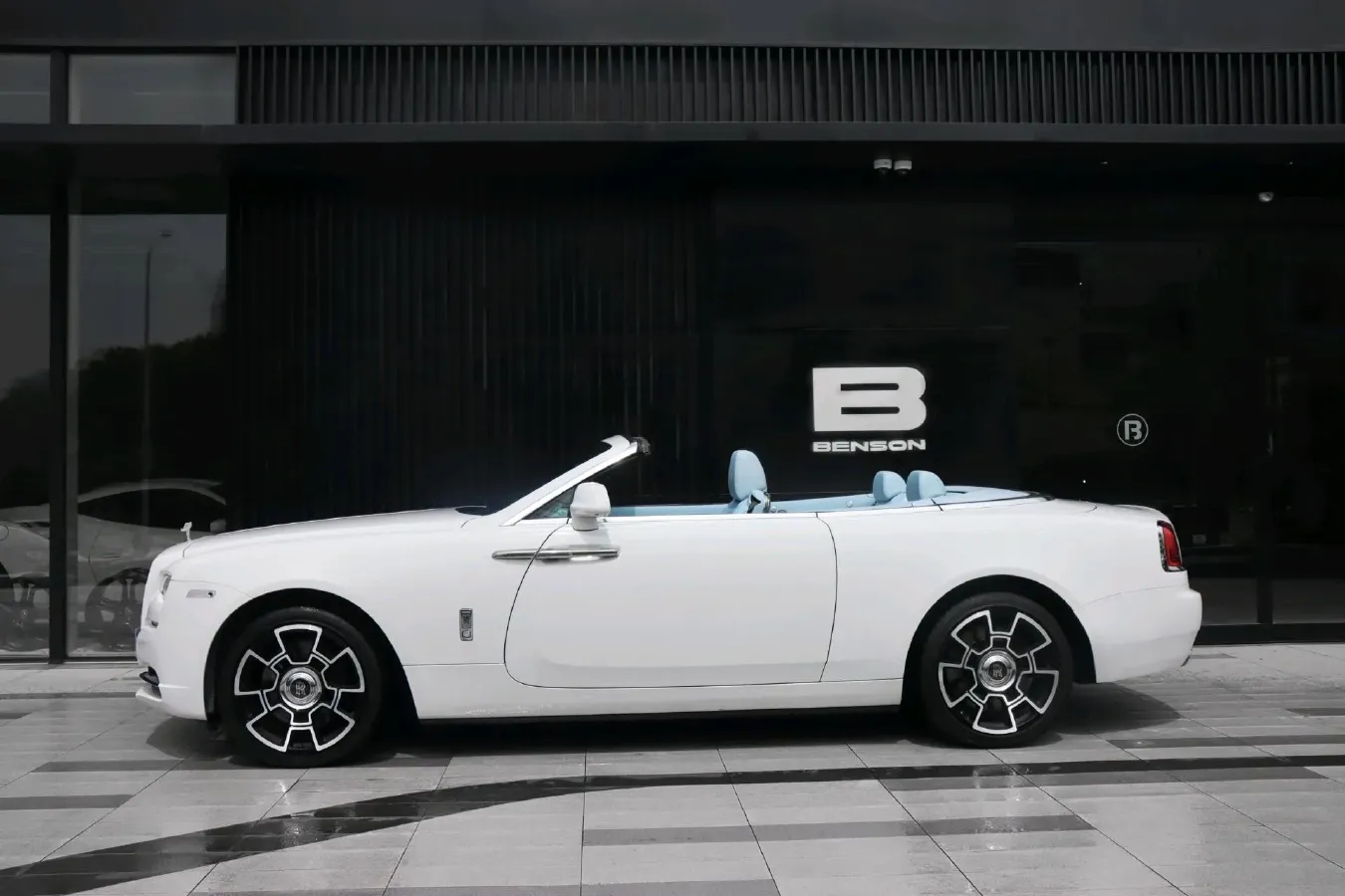 2018 Rolls-Royce Dawn 6.6T 571HP V12 8AT,autocango,china used car exporter,china ev exporter,chinese used car exporter,chinese used ev exporter