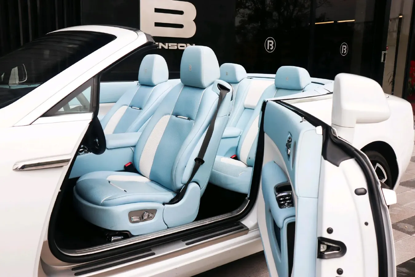 2018 Rolls-Royce Dawn 6.6T 571HP V12 8AT,autocango,china used car exporter,china ev exporter,chinese used car exporter,chinese used ev exporter