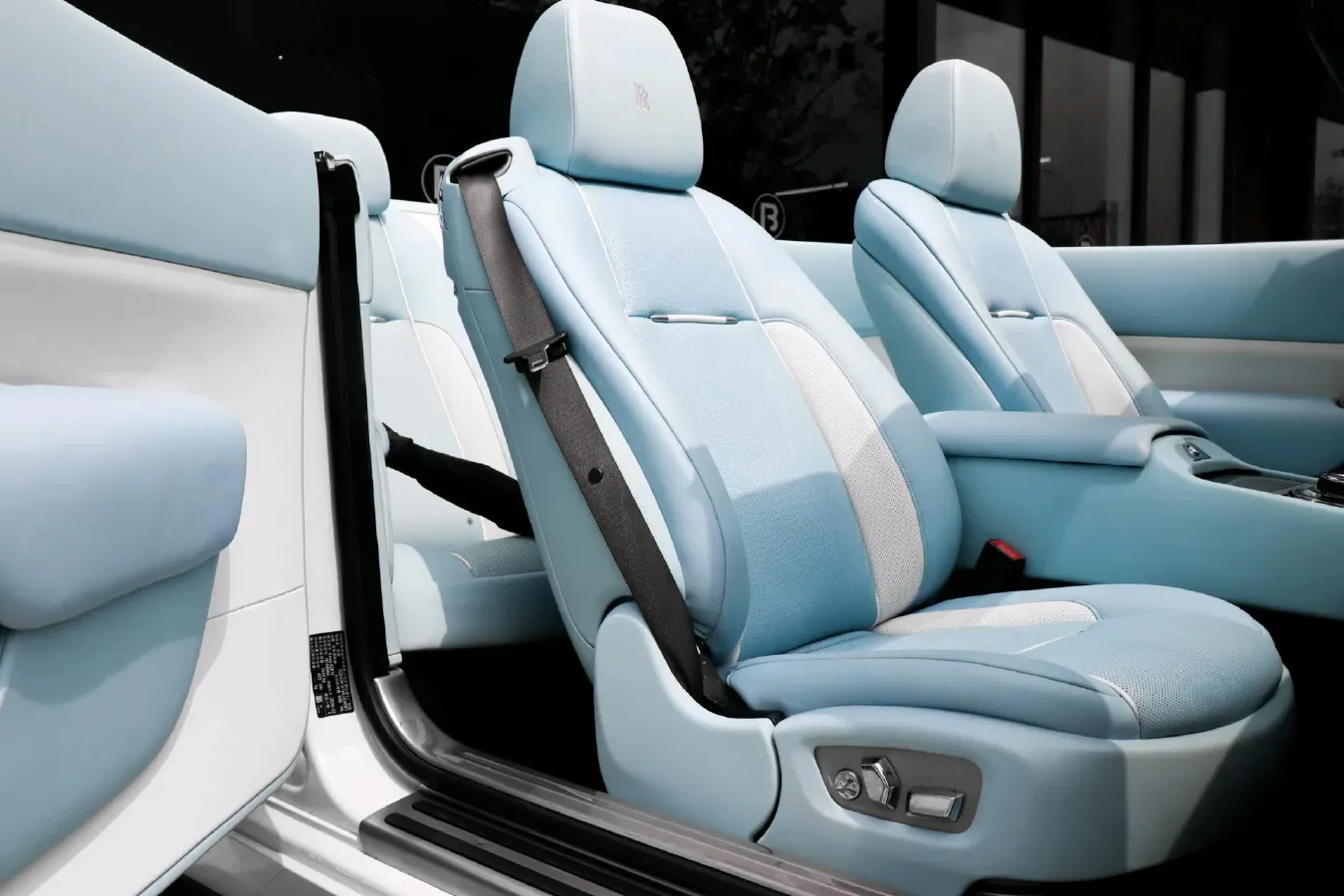 2018 Rolls-Royce Dawn 6.6T 571HP V12 8AT,autocango,china used car exporter,china ev exporter,chinese used car exporter,chinese used ev exporter