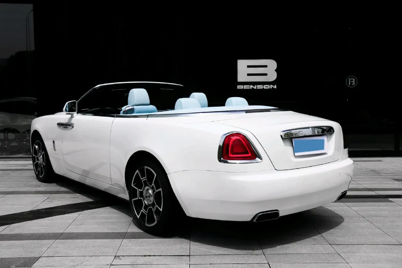 2018 Rolls-Royce Dawn 6.6T 571HP V12 8AT,autocango,china used car exporter,china ev exporter,chinese used car exporter,chinese used ev exporter