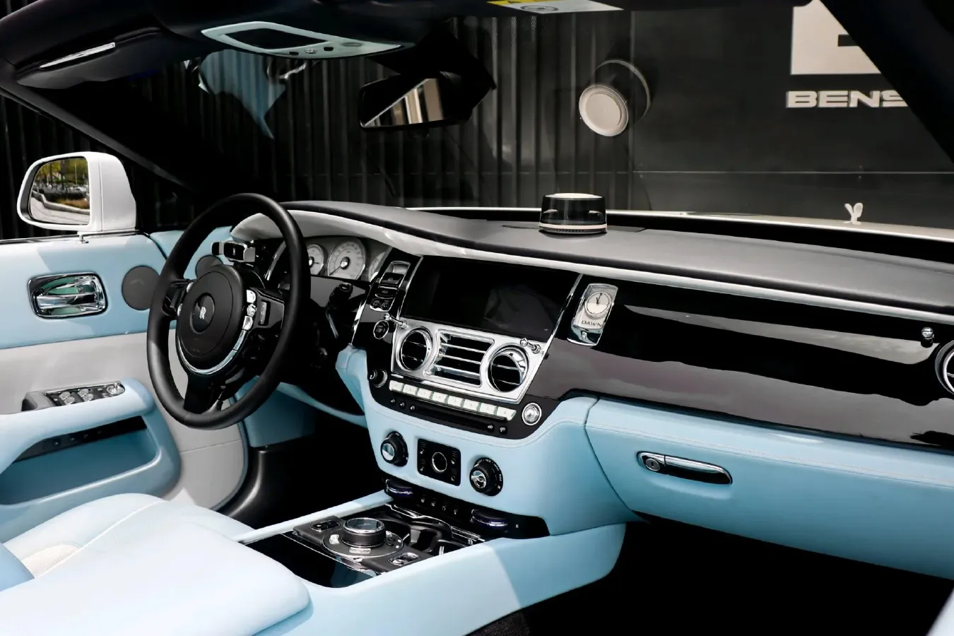 2018 Rolls-Royce Dawn 6.6T 571HP V12 8AT,autocango,china used car exporter,china ev exporter,chinese used car exporter,chinese used ev exporter