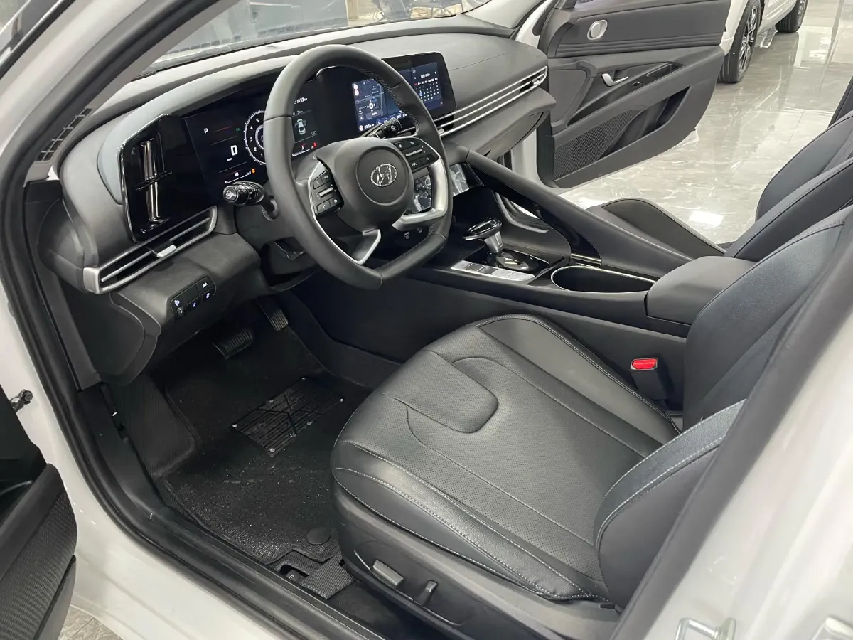 2021 Hyundai Elantra 1.5L 115HP L4 CVT,autocango,china used car exporter,china ev exporter,chinese used car exporter,chinese used ev exporter