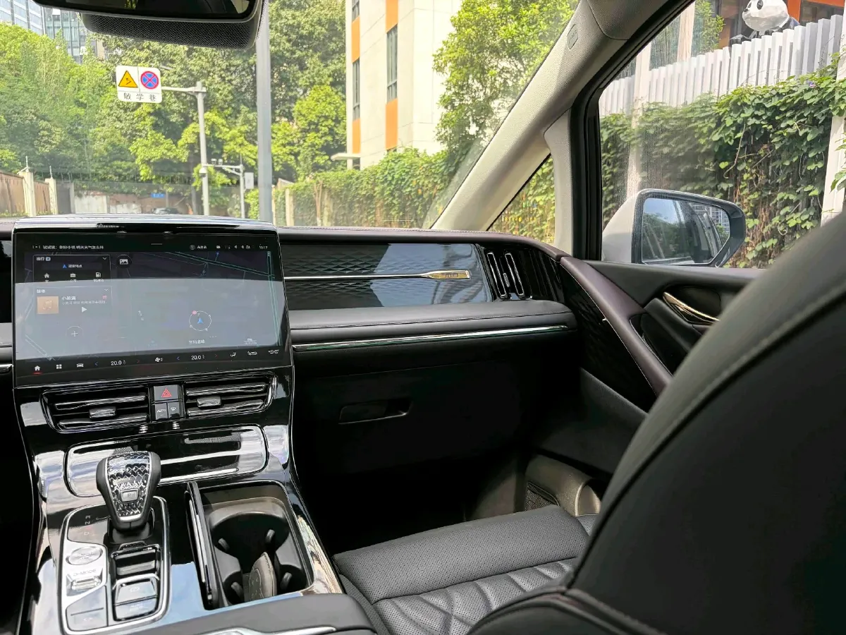 2024 GAC Trumpchi M8 2.0T 252HP L4 8AT,autocango,china used car exporter,china ev exporter,chinese used car exporter,chinese used ev exporter