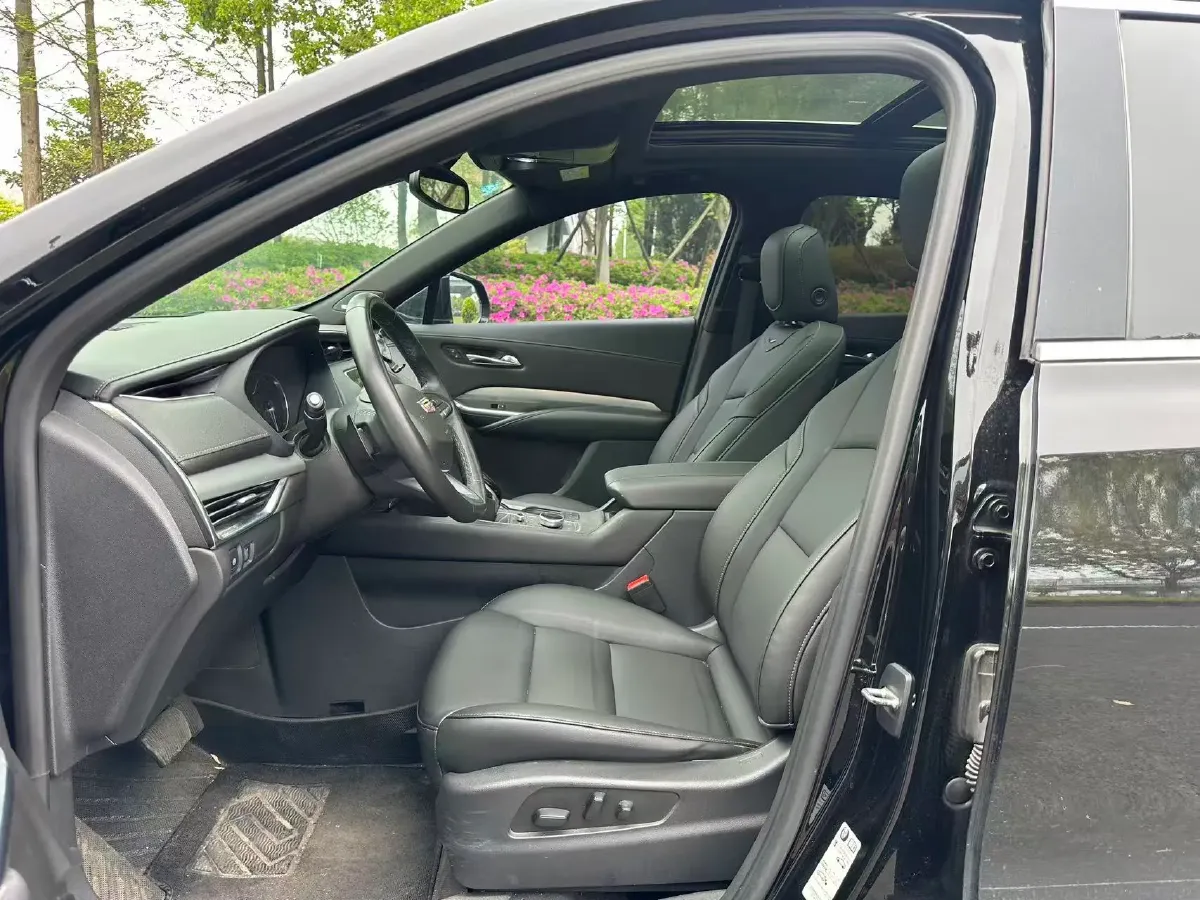 2020 Cadillac XT4 2.0T 237HP L4 9AT,autocango,china used car exporter,china ev exporter,chinese used car exporter,chinese used ev exporter